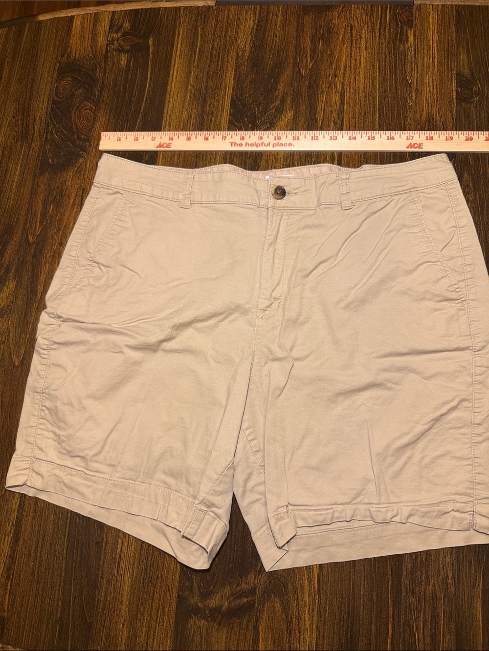 Old Navy Women's Light Tan Bermuda Shorts